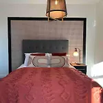 1 Bed Flat With View Of Old Trafford