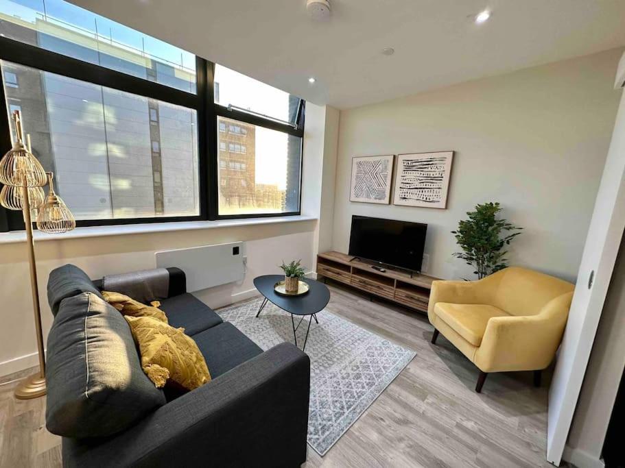 1 Bed Flat With View Of Old Trafford * Manchester